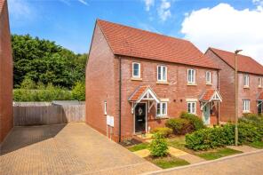 8, Simmons Way, Banbury OX15 5FT