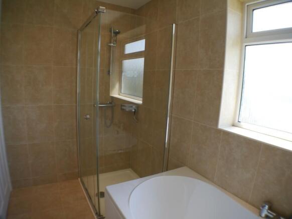Bathroom with Separa