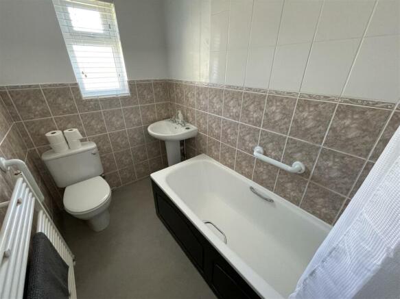 Bathroom.JPG