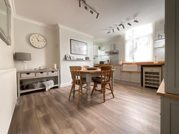 2 bed Flat for sale Image 5