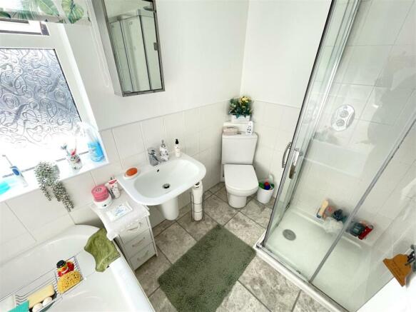 BATH/SHOWER ROOM