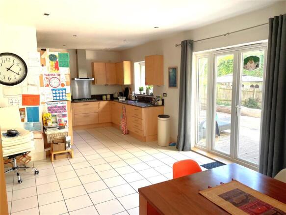 Rowplatt Close, Felbridge, Surrey, RH19 photo 4