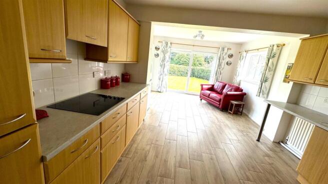 Kitchen (1).jpg