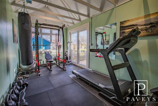 HOME OFFICE/GYM/STUDIO