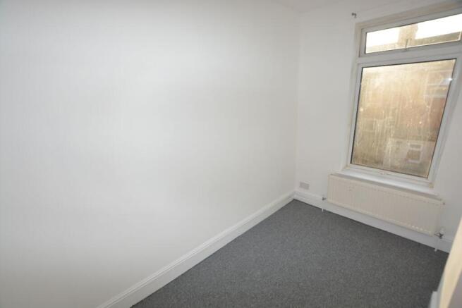 3 bed Terraced to rent Image 12
