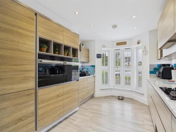 3 bed Semi-Detached for sale Image 6