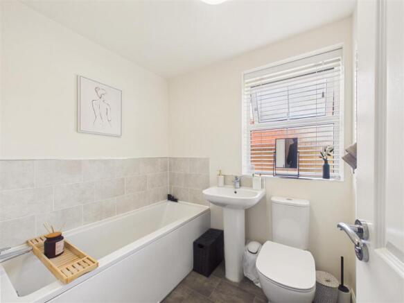 3 bed Semi-Detached for sale Image 9