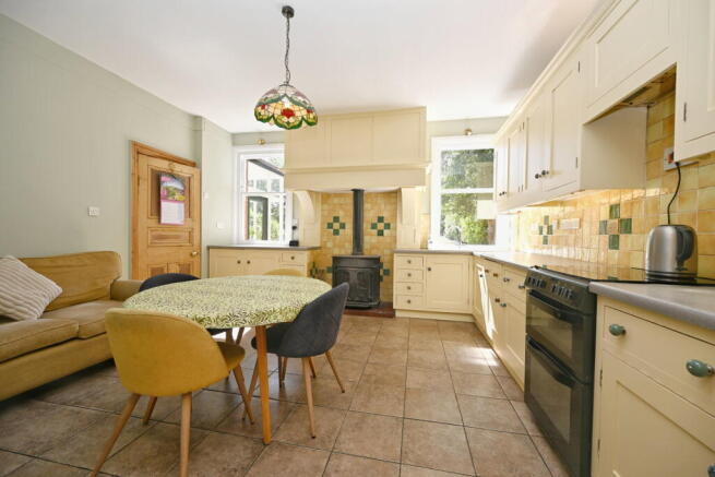 6 bed Detached for sale Image 6