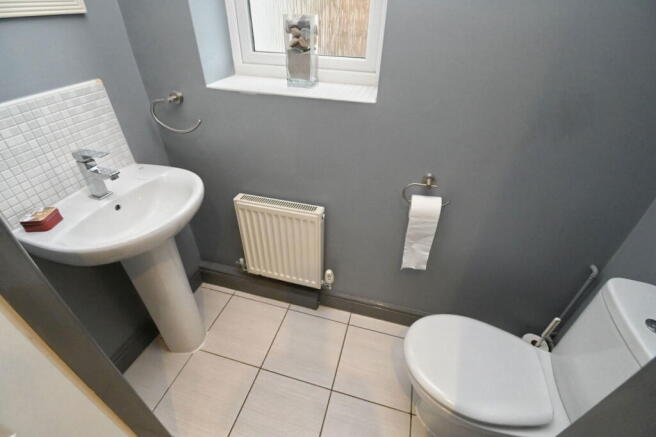 4 bed Semi-Detached for sale Image 12
