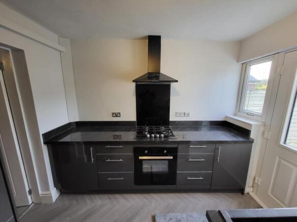 2 bed Terraced to rent Image 6