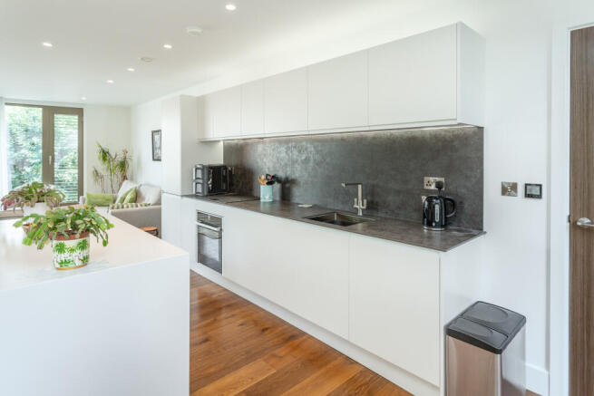 3 bed Apartment for sale Image 10
