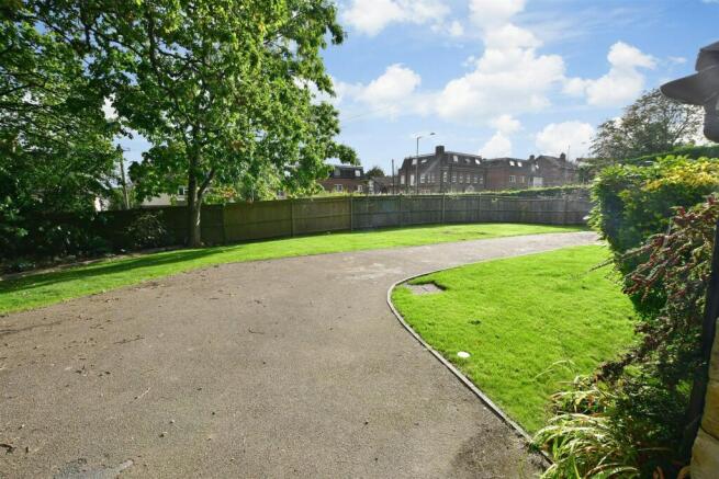 Driveway/Parking