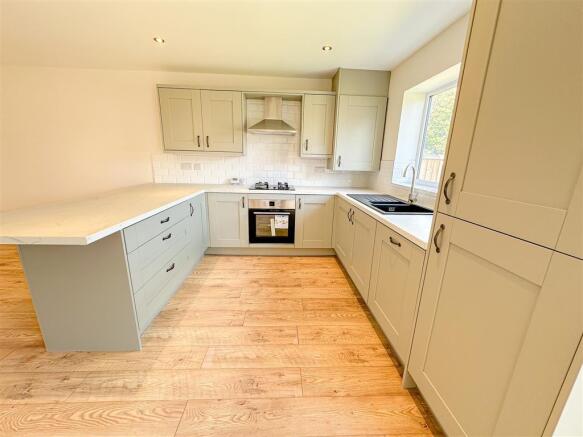3 bed Semi-Detached for sale Image 4