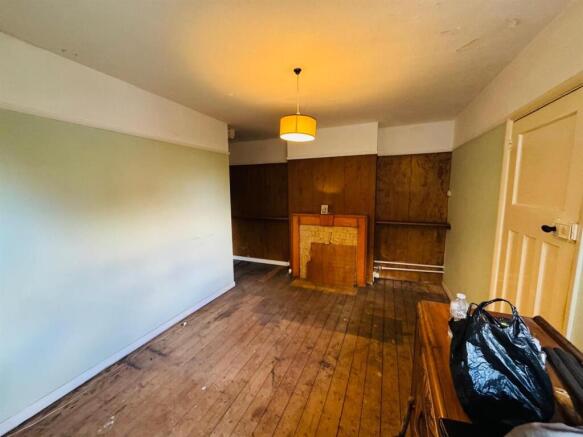 Kingston Avenue, Feltham photo 4