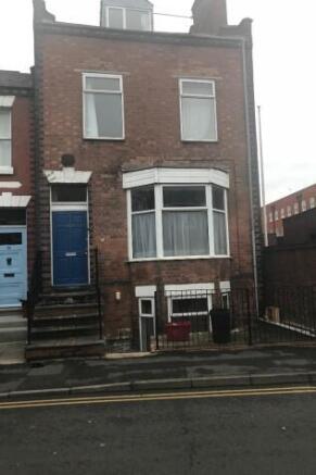 4 bedroom end of terrace house
