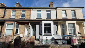 4, Longfield Road, Dover CT17 9QU