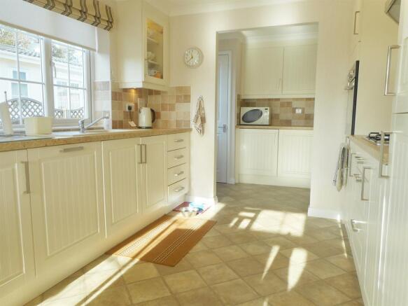 2 bed Park Home for sale Image 6