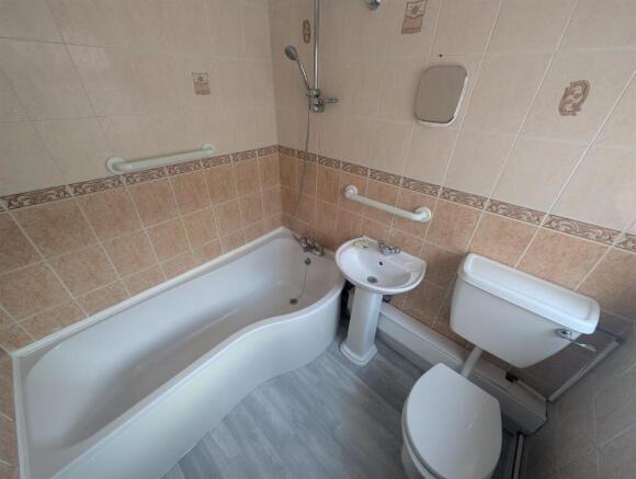 2 bed House to rent Image 6