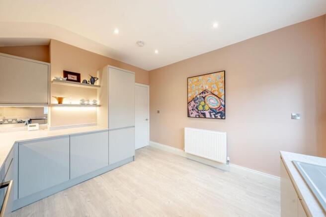 2 bed Flat for sale Image 6