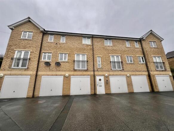 2 bed Apartment for sale Image 5