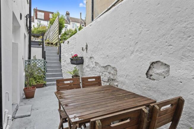 [patio1d.jpg