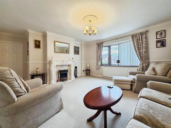 4 bed Detached Bungalow for sale Image 8