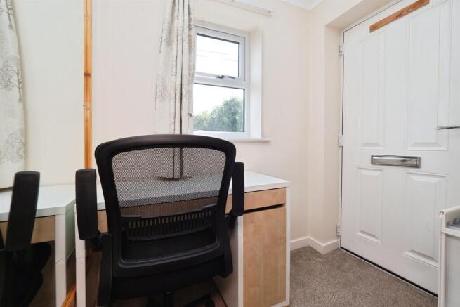 3 bed Semi-Detached for sale Image 10
