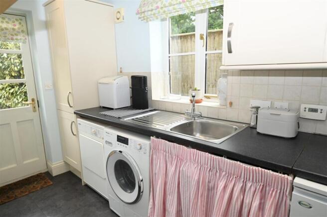 4 bed Detached for sale Image 12