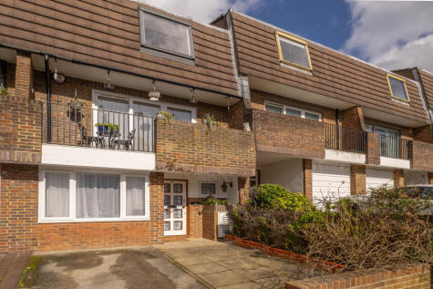 Heights Close, London, SW20