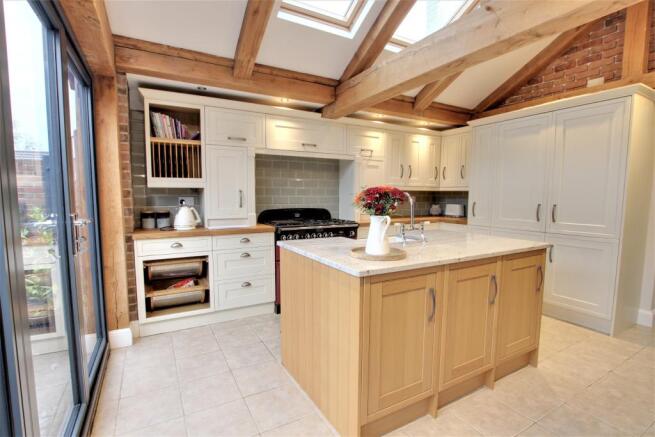 KITCHEN / FAMILY ROOM