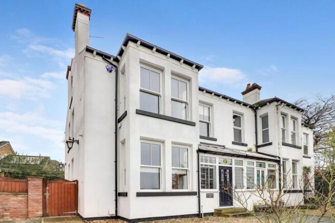 4 bed Semi-Detached for sale Image 4