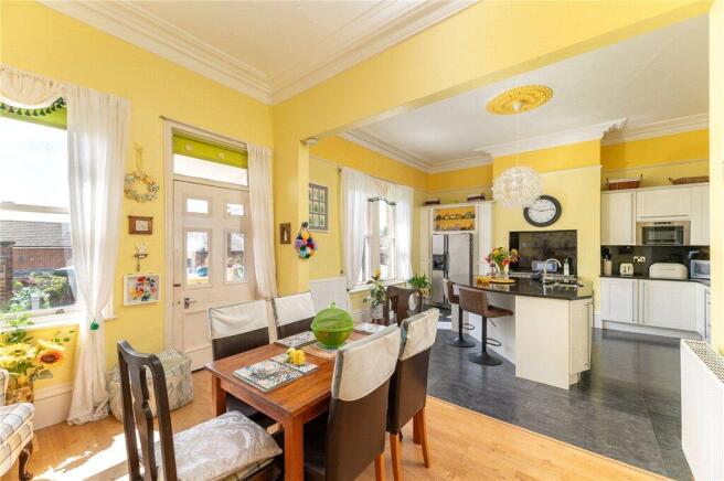 5 bed Terraced for sale Image 5