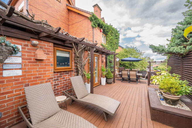 5 bed Detached for sale Image 6