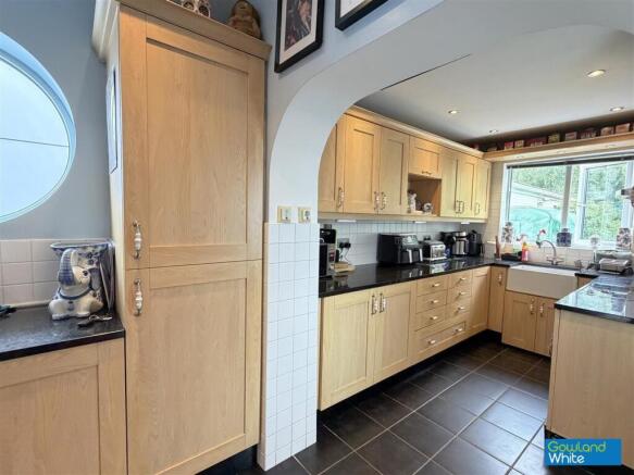 3 bed Semi-Detached for sale Image 6
