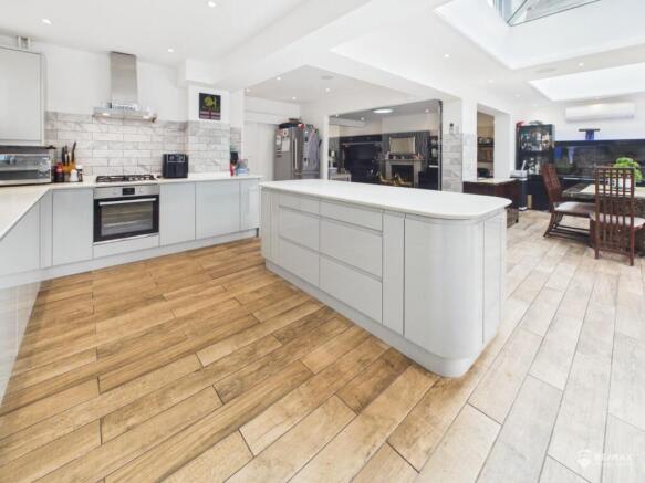 Kitchen (2).jpg