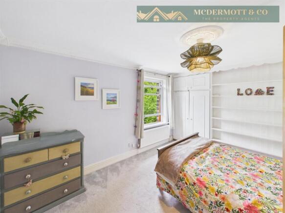 4 bed Detached for sale Image 8