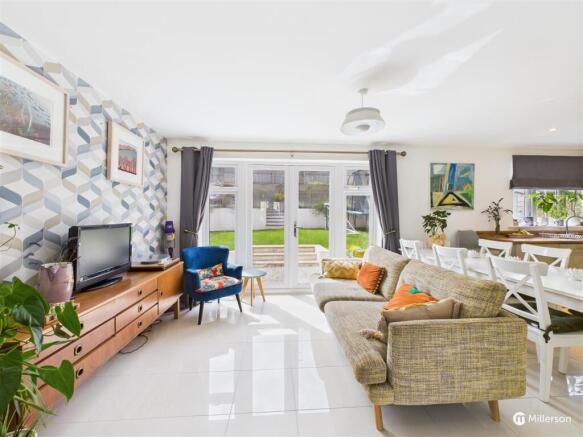 OPEN PLAN KITCHEN / DINING / DAY ROOM