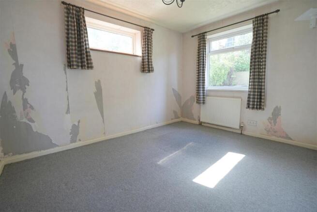 3 bed Semi-Detached Bungalow for sale Image 11