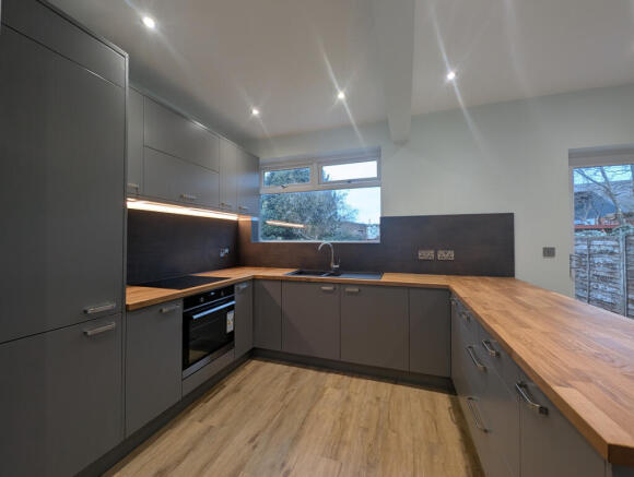 3 bed Semi-Detached to rent Image 8