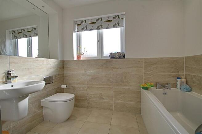 5 bed Detached for sale Image 10