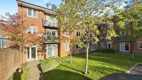 Woodeson Lea, Rodley, Leeds, LS13 1RJ