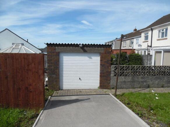 Garage & D...