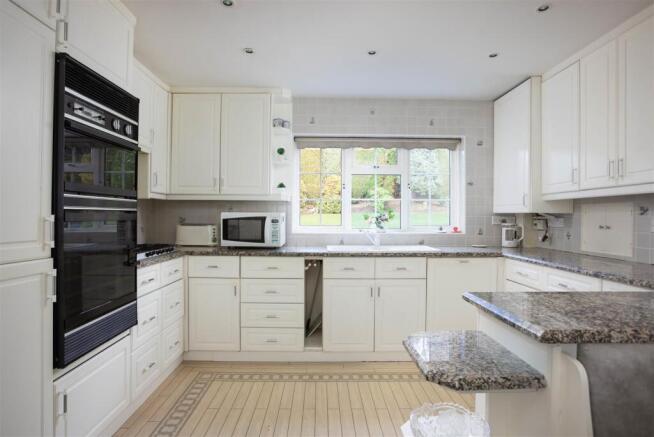 Sandmoor Green, Alwoodley photo 3