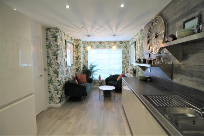 Kitchen / Dining Room (i)