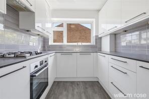 7, 27 Clifton Court, Snakes Lane West, Woodford Green IG8 0DB
