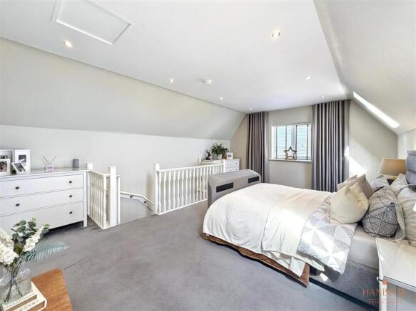 3 bed Semi-Detached for sale Image 9