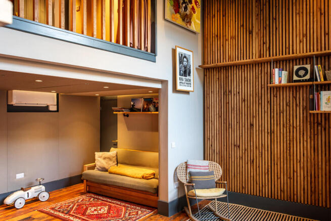 27 2 Alfred St 14...