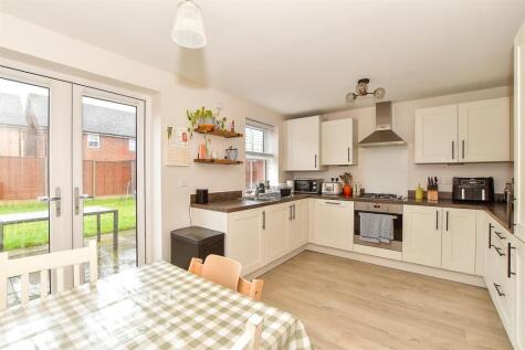 Gurr Close, Staplehurst, Tonbridge, Kent