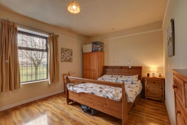 Bed 1.jpg