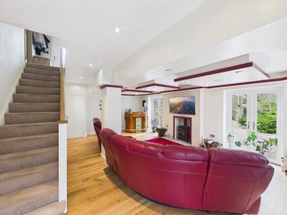 4 bed Detached for sale Image 9